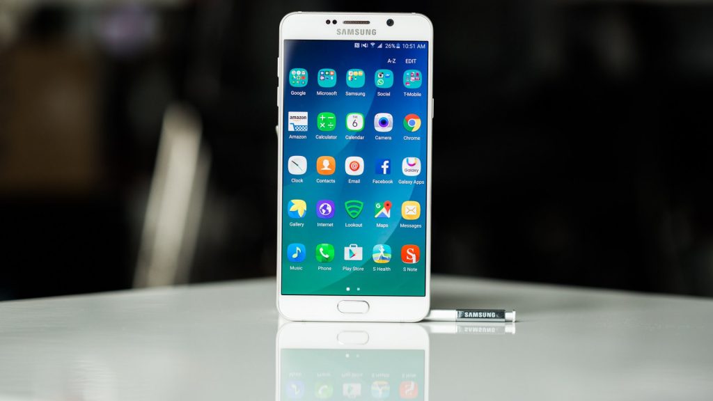 Samsung Galaxy Note 5: The premium combination of Extra tough 7000 series aluminum and Gorilla Glass 4